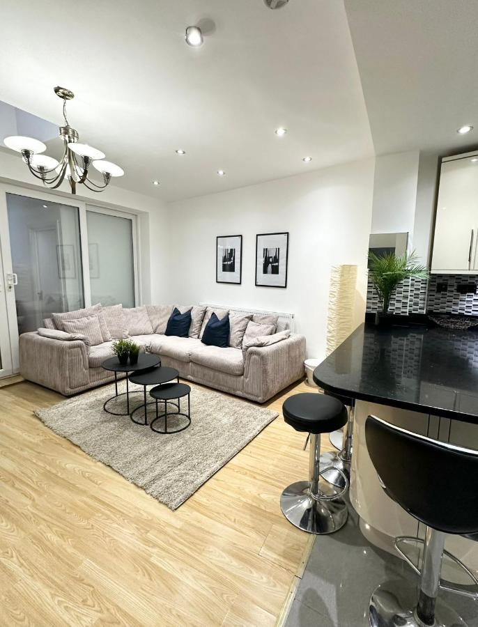 London Charm - Comfortable Room In Spacious House Eksteriør billede