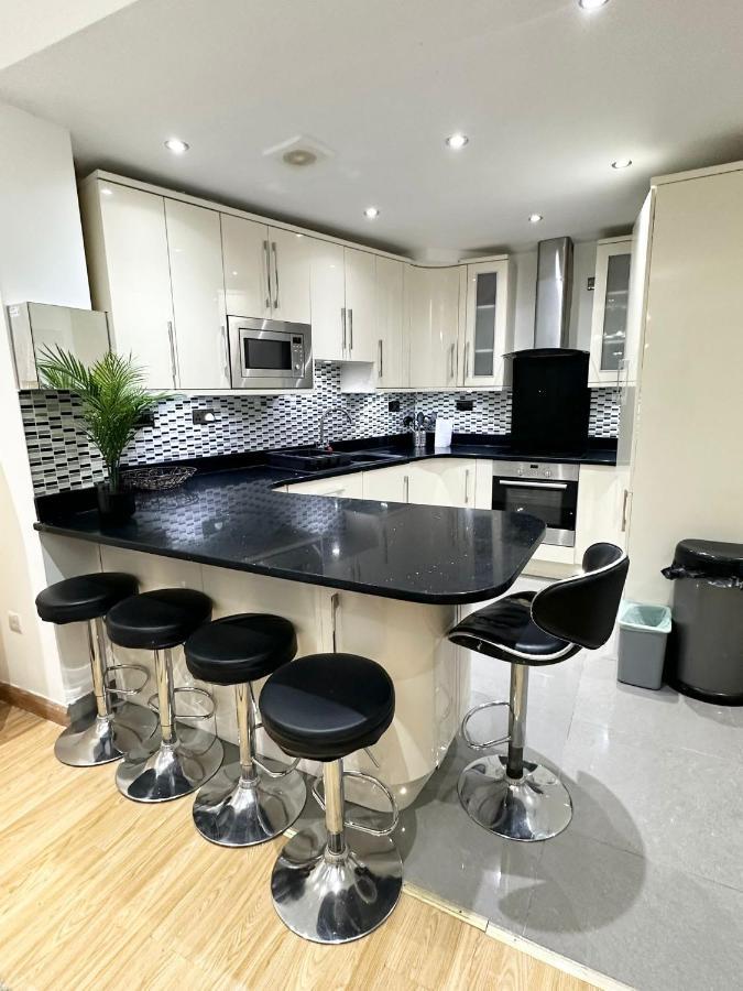 London Charm - Comfortable Room In Spacious House Eksteriør billede