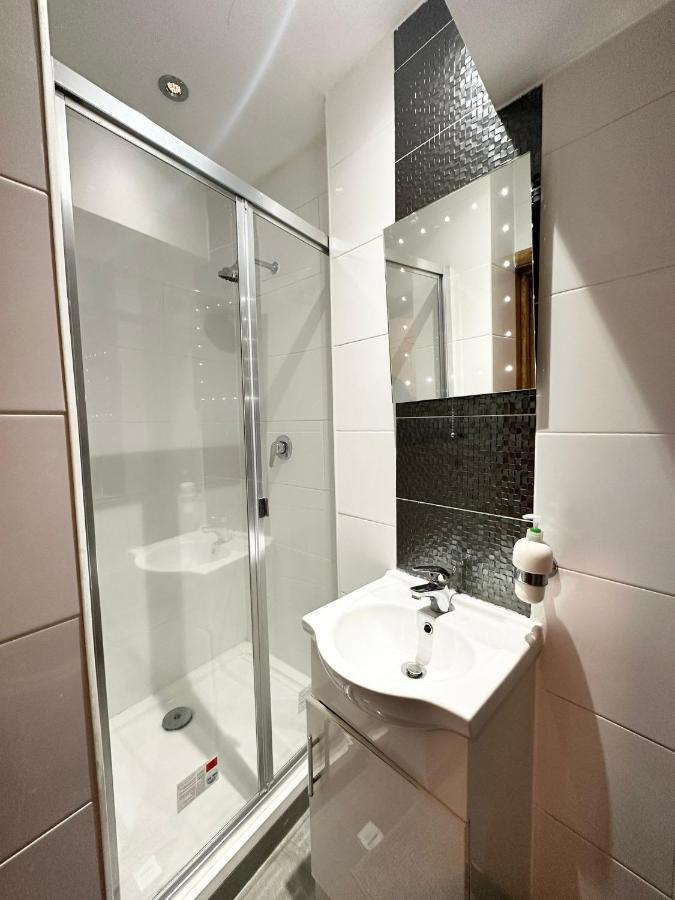 London Charm - Comfortable Room In Spacious House Eksteriør billede